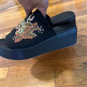 Bebe platform slides